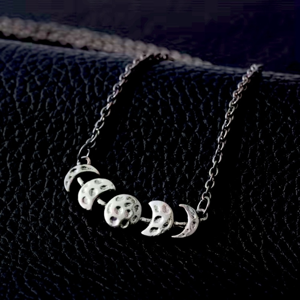 CREATIVE MOON PHASE NECKLACE